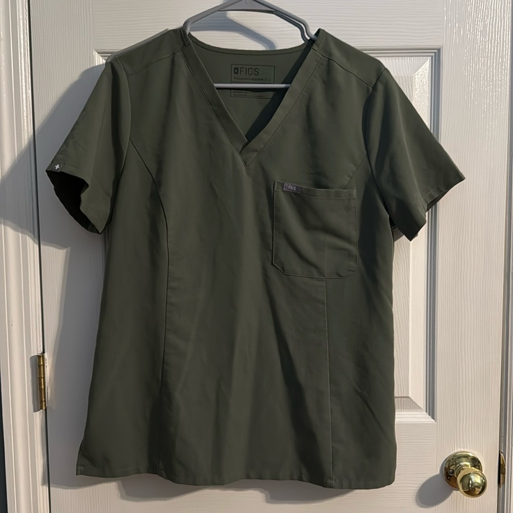 FIGS Slim Catarina Scrub top | Moss | Large